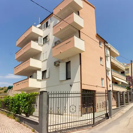 Διαμέρισμα Golden *