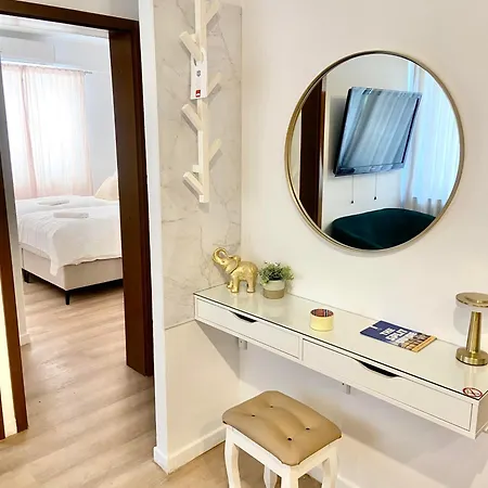 Golden Apartment Split